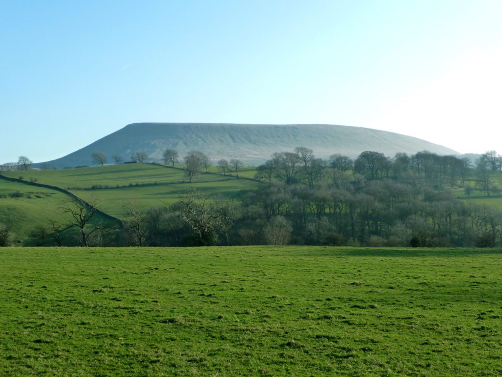Pendle_Hill_adjusted_no_sheep